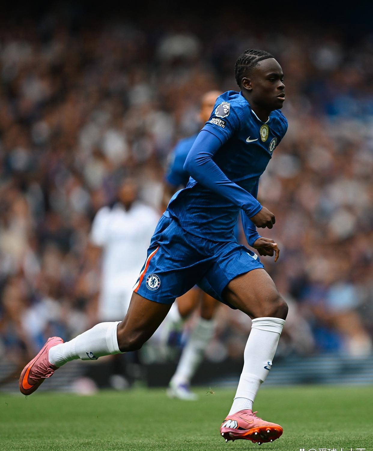 包含英超赛前再迎强敌,皇家马德里遗憾出局,主帅态度——气氛紧张,轮换策略成焦点的词条-玖鼎娱乐官网